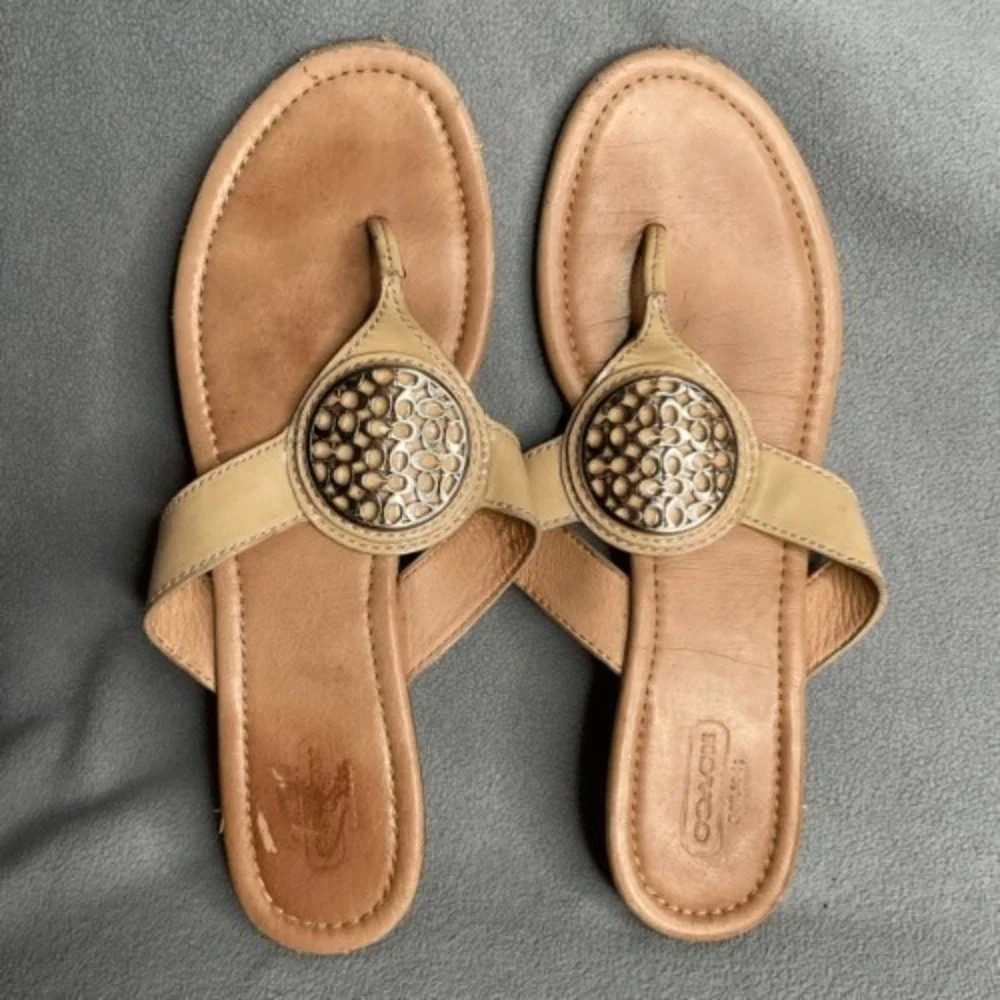 Coach Sena Brown Medallion‎ Flip Flop Sandals Women 9B China Leather Flaws